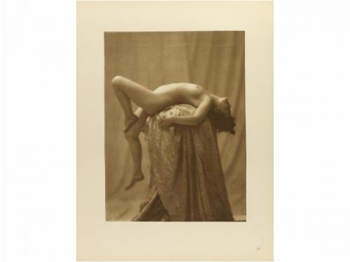 1923 ca. FOTOGRAFÍA. (ARTE). LARYEW:. NUS. Cent Photographie